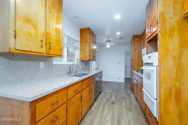 130 Chisholm Trail, Newbury Park, CA 91320