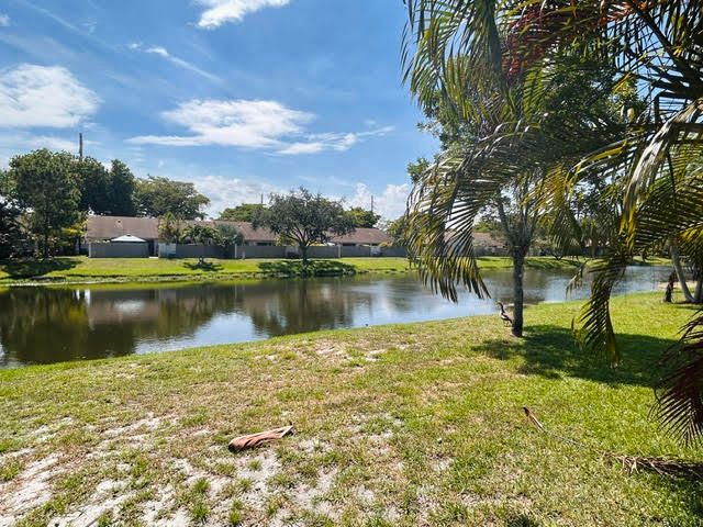 3054 S Oakland Forest Drive 2206, Oakland Park, FL 33309