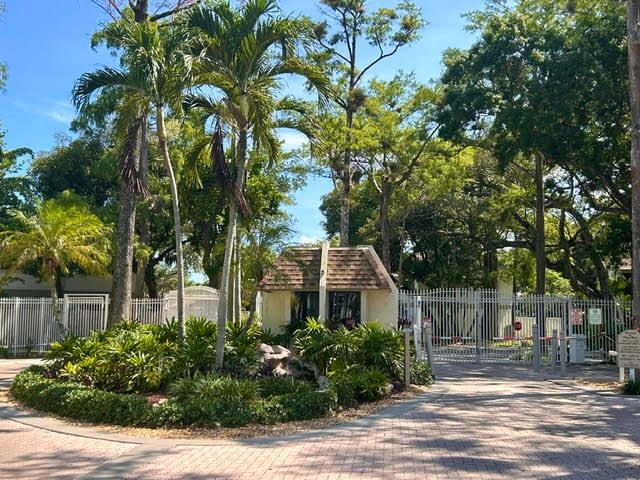 3054 S Oakland Forest Drive 2206, Oakland Park, FL 33309