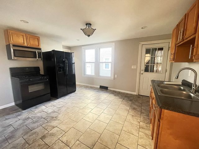 57 Saratoga Ave 1, Chicopee, MA 01013