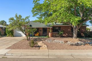 5803 Princess Jeanne Avenue NE, Albuquerque, NM 87110