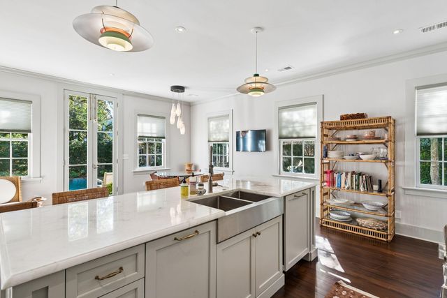 60 Church Street, Charleston, SC 29401