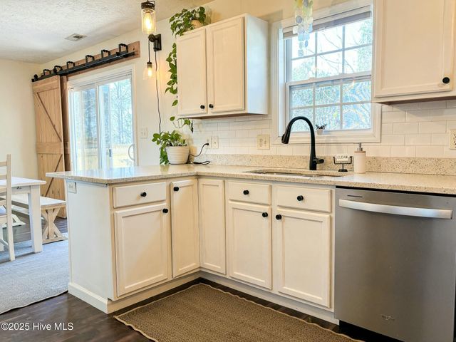 122 Tanbark Drive, Jacksonville, NC 28546