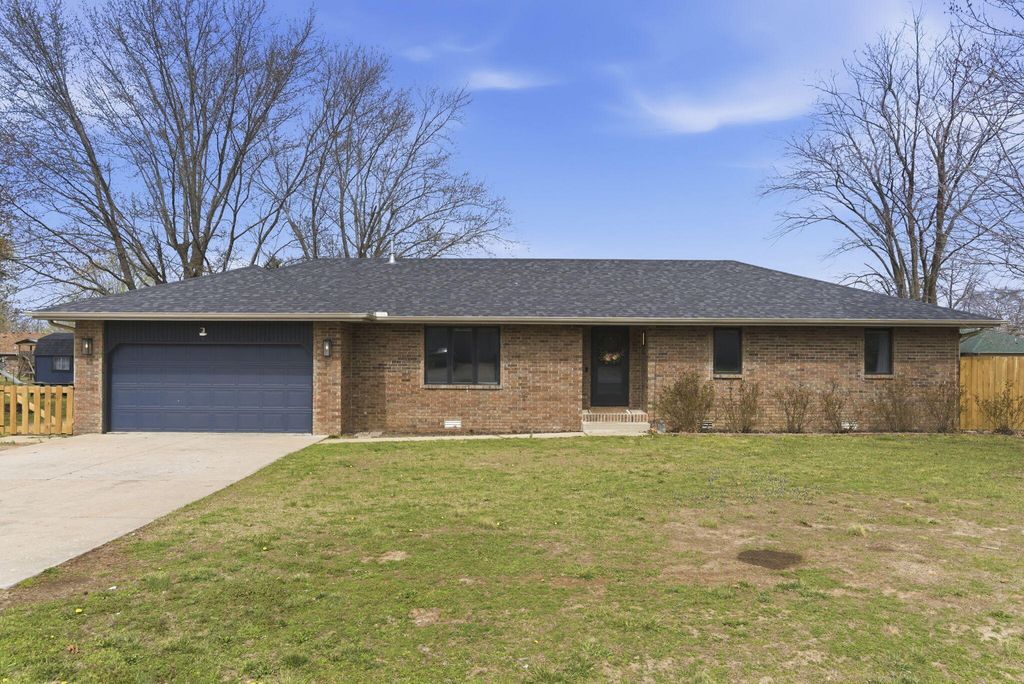 1405 Hereford Drive, Marshfield, MO 65706