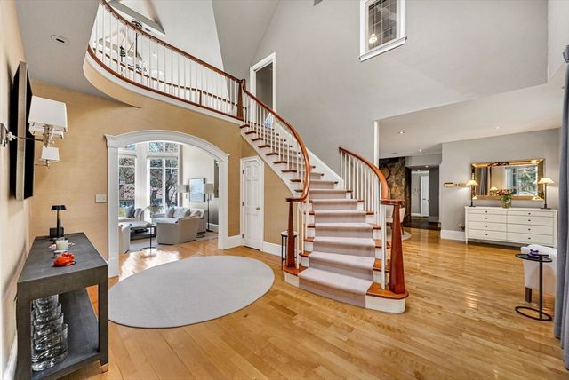 1 Graystone Ln, Weston, MA 02493