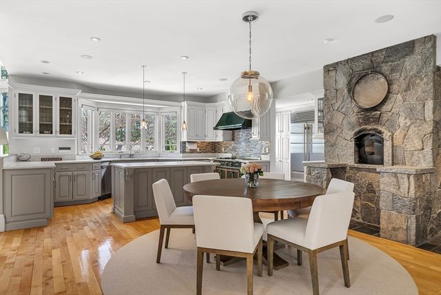 1 Graystone Ln, Weston, MA 02493