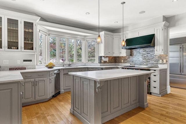 1 Graystone Ln, Weston, MA 02493