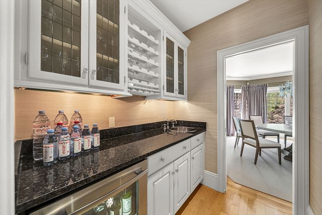 1 Graystone Ln, Weston, MA 02493