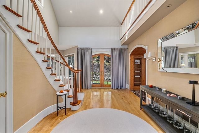 1 Graystone Ln, Weston, MA 02493