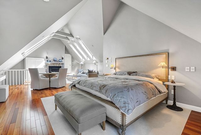 1 Graystone Ln, Weston, MA 02493