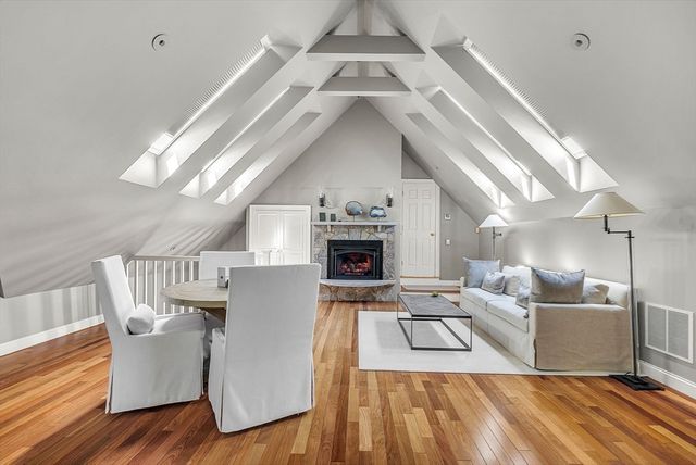 1 Graystone Ln, Weston, MA 02493