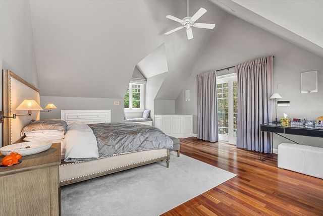1 Graystone Ln, Weston, MA 02493