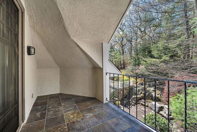 1 Graystone Ln, Weston, MA 02493
