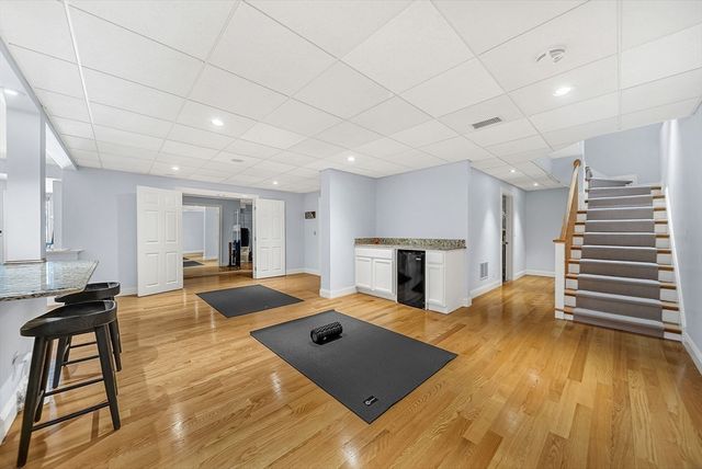 1 Graystone Ln, Weston, MA 02493