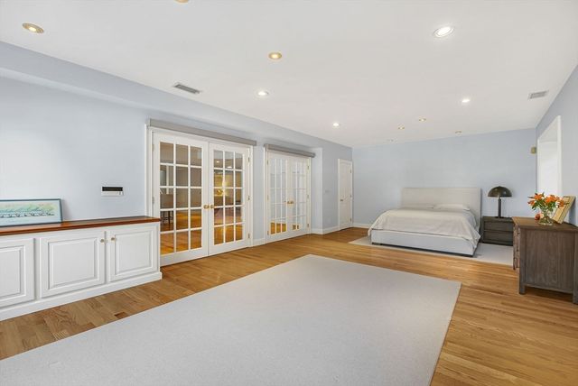 1 Graystone Ln, Weston, MA 02493
