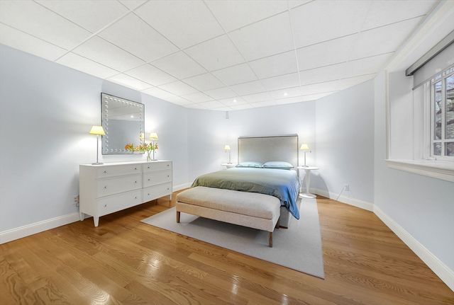 1 Graystone Ln, Weston, MA 02493