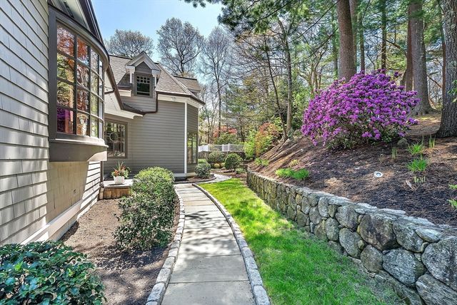 1 Graystone Ln, Weston, MA 02493