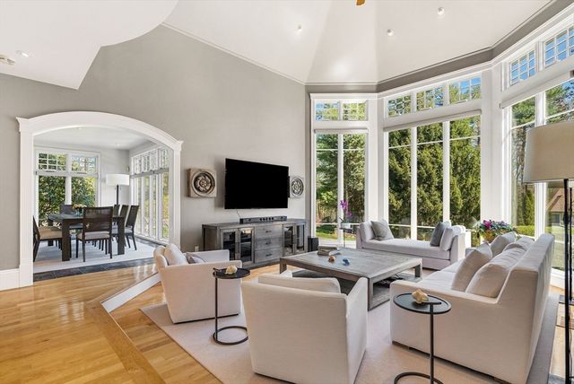1 Graystone Ln, Weston, MA 02493