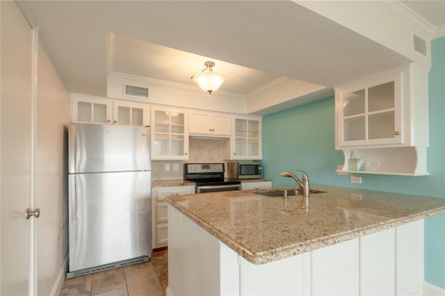 208 Waters Edge, Huntsville, TX 77340