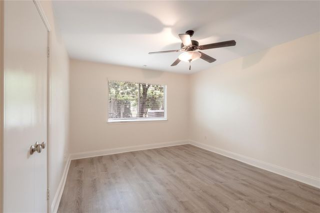 208 Waters Edge, Huntsville, TX 77340