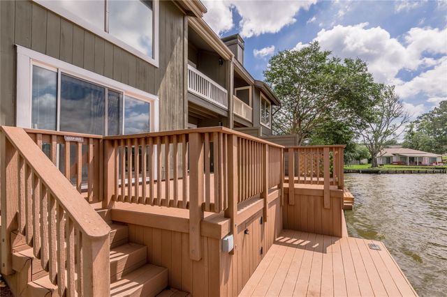 208 Waters Edge, Huntsville, TX 77340