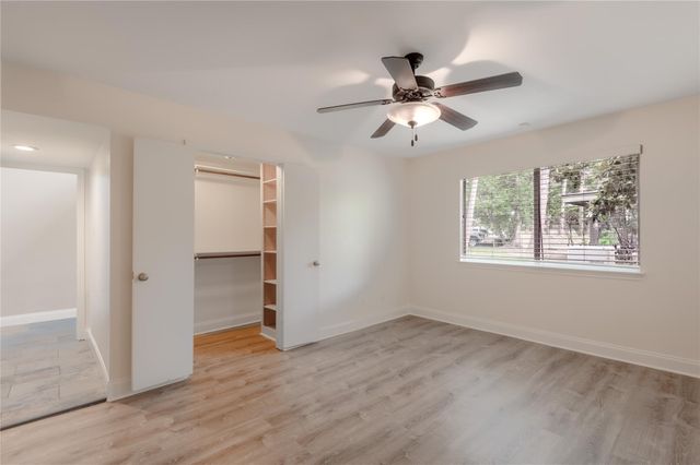 208 Waters Edge, Huntsville, TX 77340