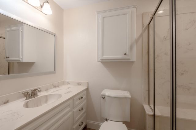 208 Waters Edge, Huntsville, TX 77340