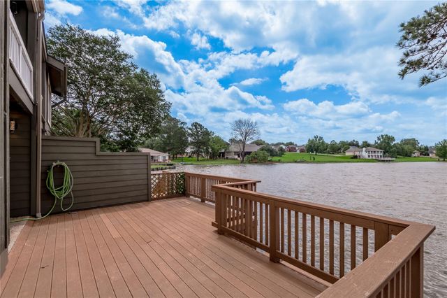 208 Waters Edge, Huntsville, TX 77340