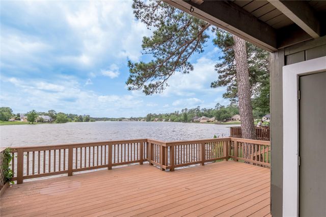 208 Waters Edge, Huntsville, TX 77340