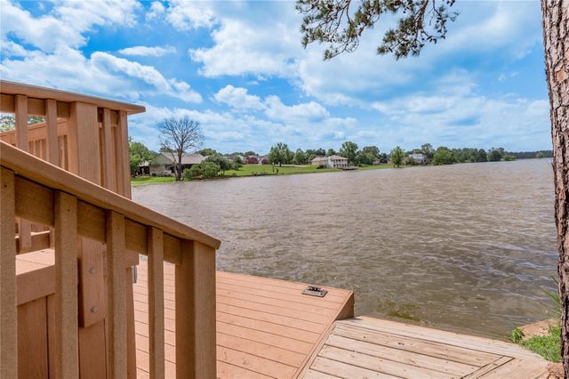 208 Waters Edge, Huntsville, TX 77340