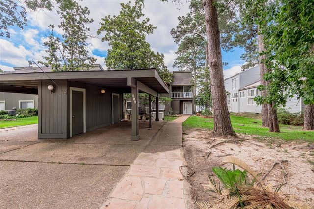 208 Waters Edge, Huntsville, TX 77340