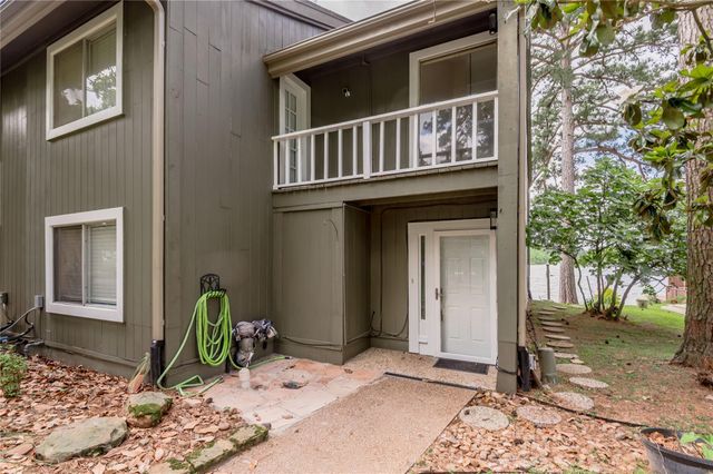 208 Waters Edge, Huntsville, TX 77340