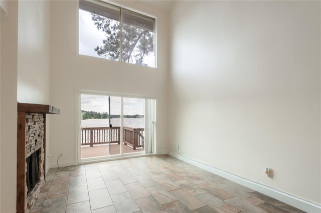 208 Waters Edge, Huntsville, TX 77340