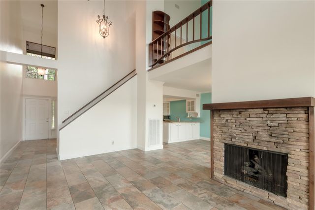 208 Waters Edge, Huntsville, TX 77340