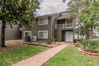 208 Waters Edge, Huntsville, TX 77340