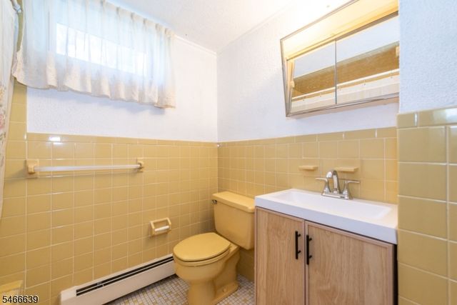 823 Alps Rd, Wayne Twp., NJ 07470