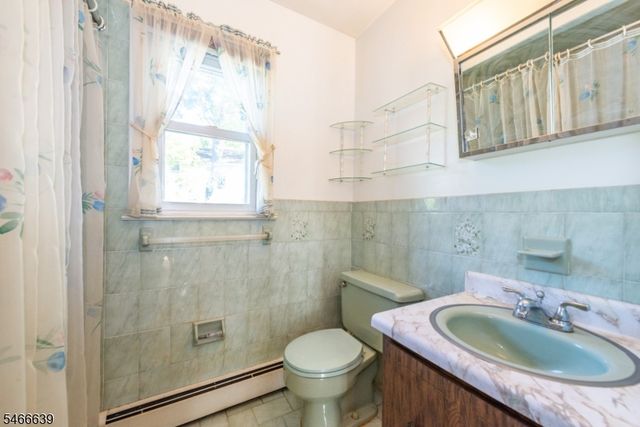 823 Alps Rd, Wayne Twp., NJ 07470