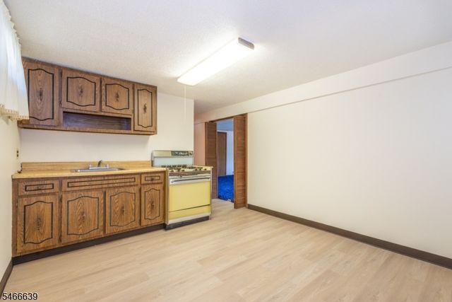 823 Alps Rd, Wayne Twp., NJ 07470