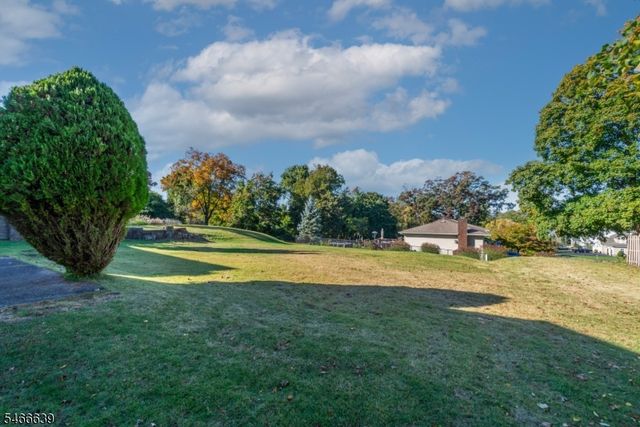 823 Alps Rd, Wayne Twp., NJ 07470