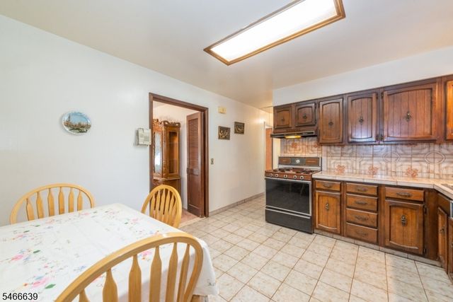 823 Alps Rd, Wayne Twp., NJ 07470
