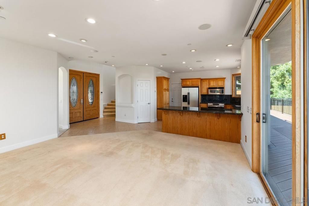 Image 11 of property listing at 1922 SUNCREST BLVD, El Cajon, CA 92021