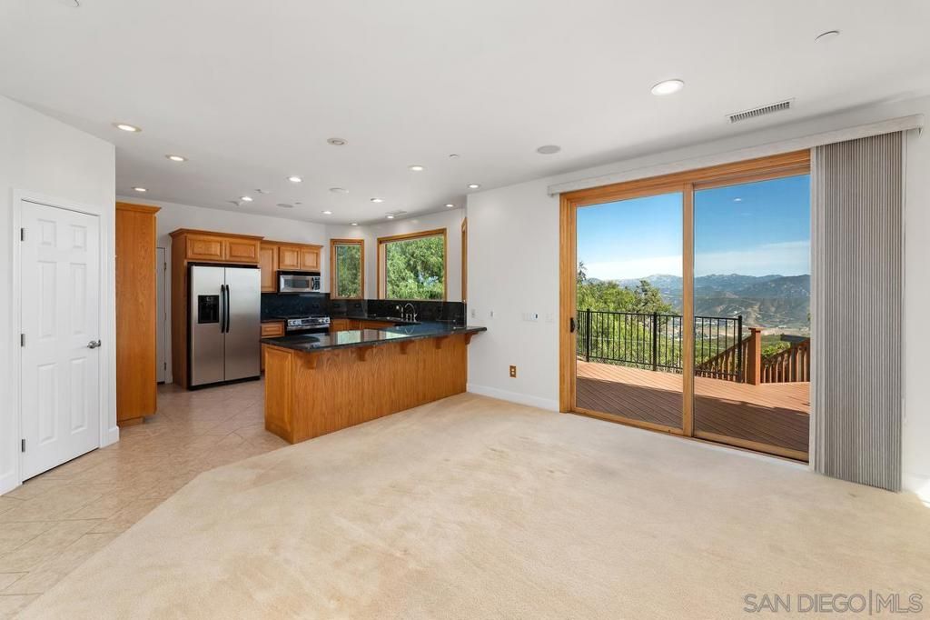 Image 12 of property listing at 1922 SUNCREST BLVD, El Cajon, CA 92021