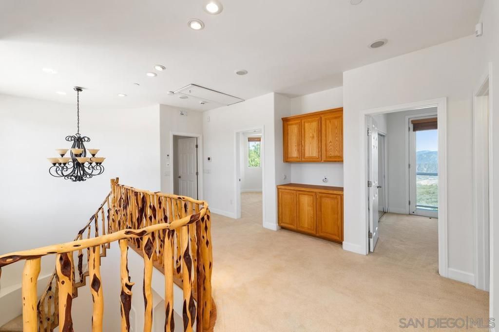 Image 19 of property listing at 1922 SUNCREST BLVD, El Cajon, CA 92021