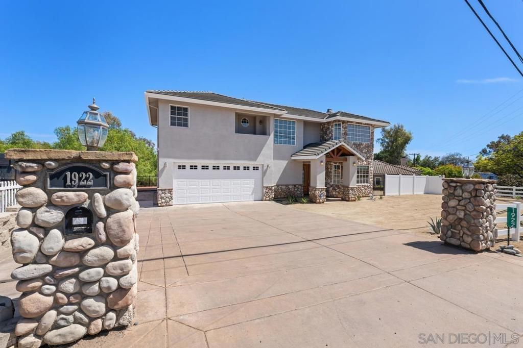 Image 2 of property listing at 1922 SUNCREST BLVD, El Cajon, CA 92021