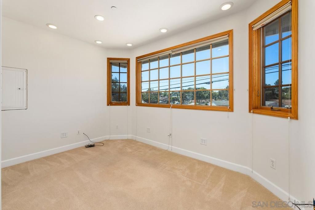 Image 20 of property listing at 1922 SUNCREST BLVD, El Cajon, CA 92021