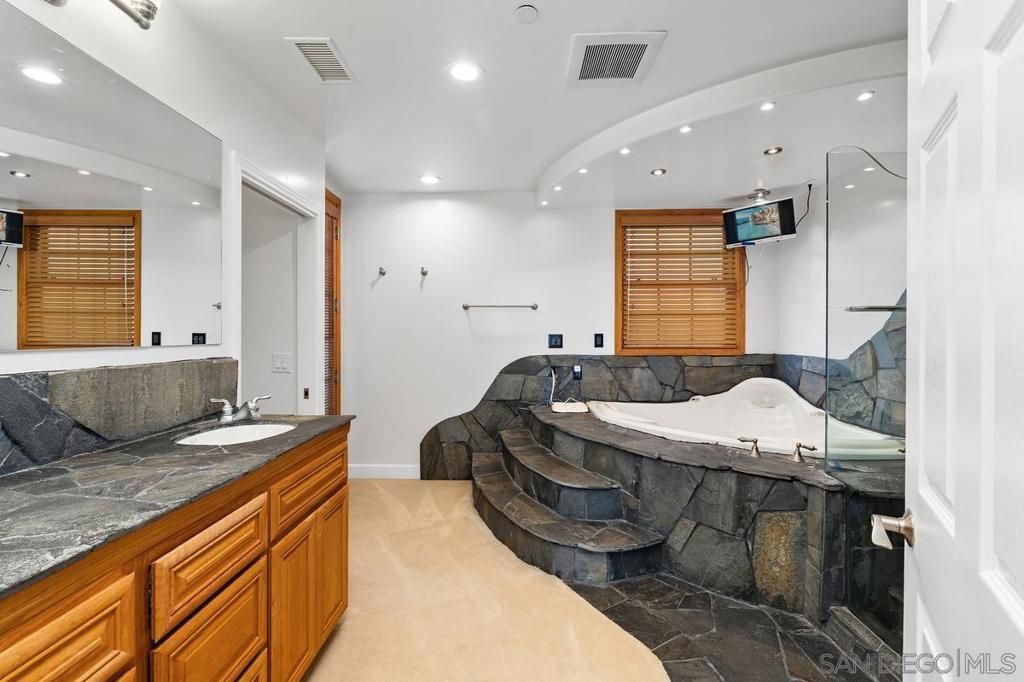 Image 36 of property listing at 1922 SUNCREST BLVD, El Cajon, CA 92021