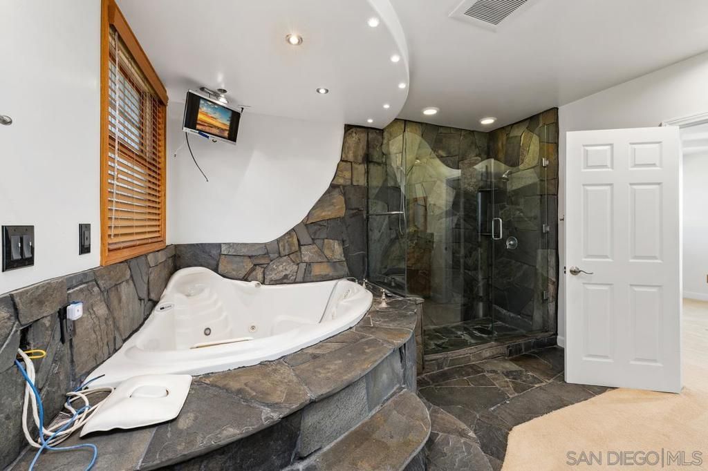 Image 38 of property listing at 1922 SUNCREST BLVD, El Cajon, CA 92021