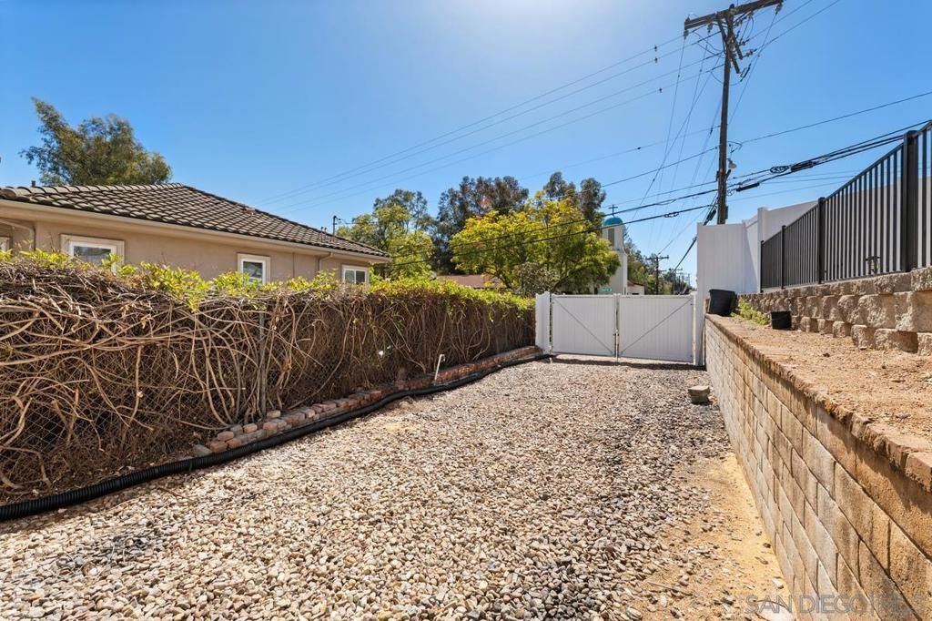 Image 46 of property listing at 1922 SUNCREST BLVD, El Cajon, CA 92021