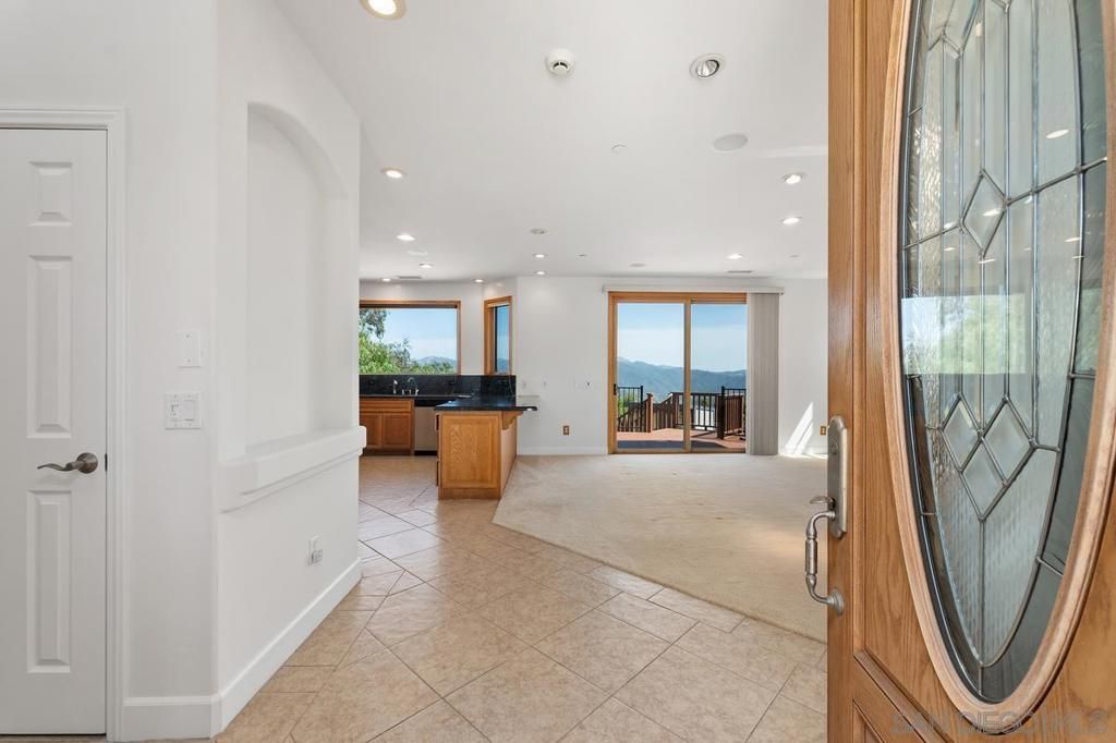 Image 6 of property listing at 1922 SUNCREST BLVD, El Cajon, CA 92021