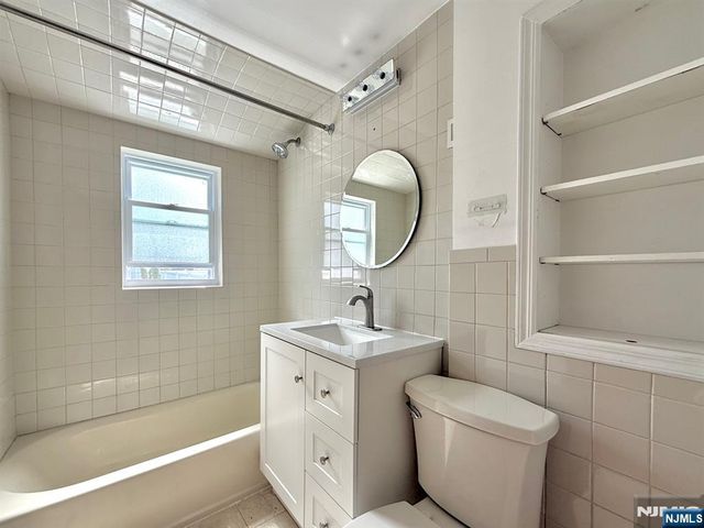 376 Lafayette 3, Cliffside Park, NJ 07010